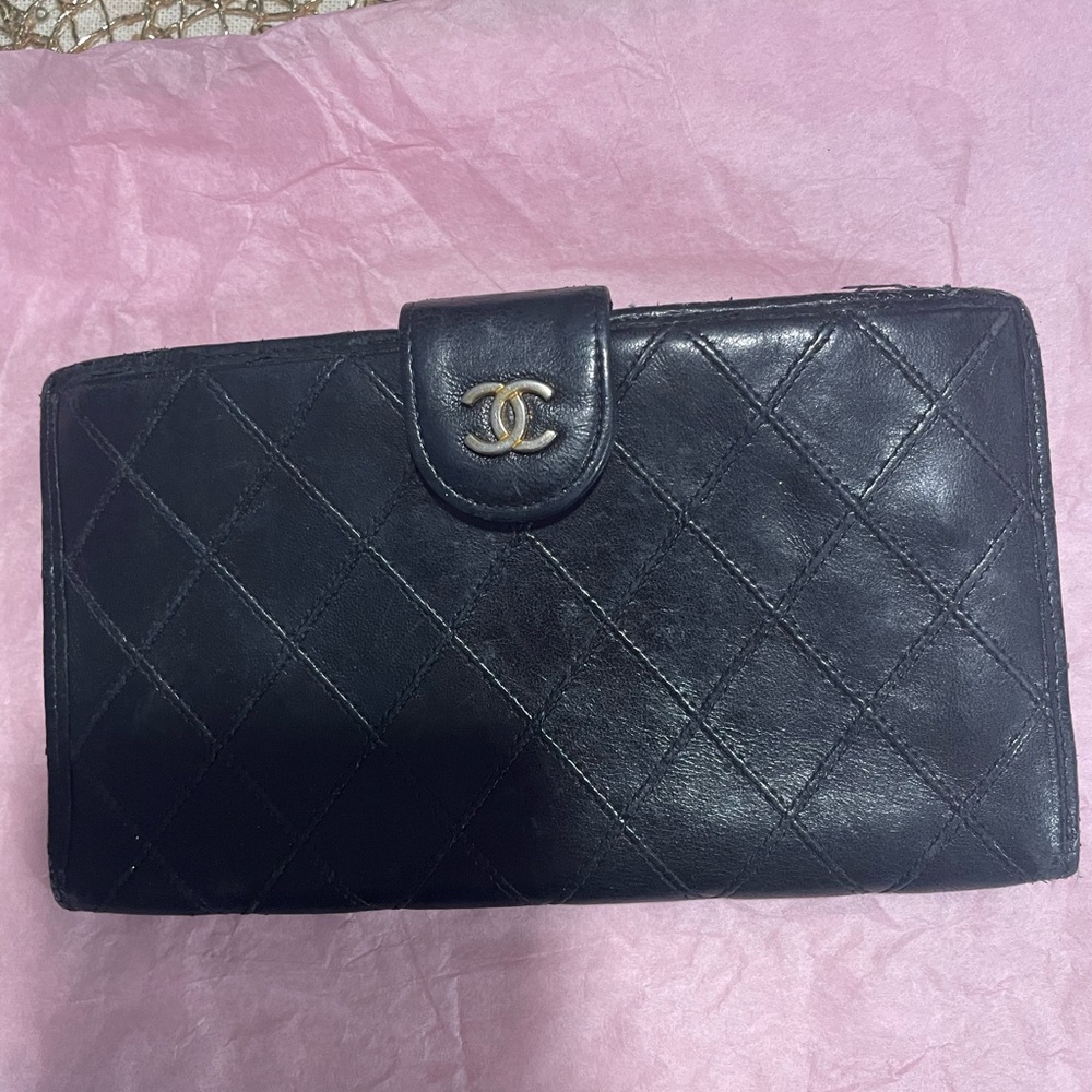 CHANEL Black Quilted Leather Card & Key Holder with Gold CC